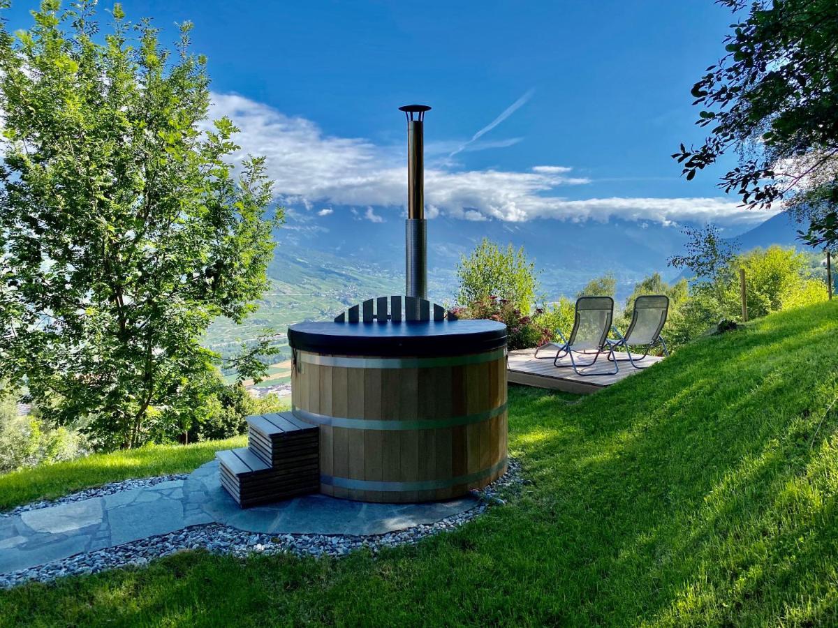 Eco Lodge With Jacuzzi And View In The Swiss Alps Grône Kültér fotó